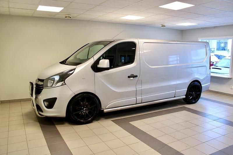 Grå Begagnad 2015 Opel Vivaro Van | 129 900 kr (Dyr) - Bild 1/4