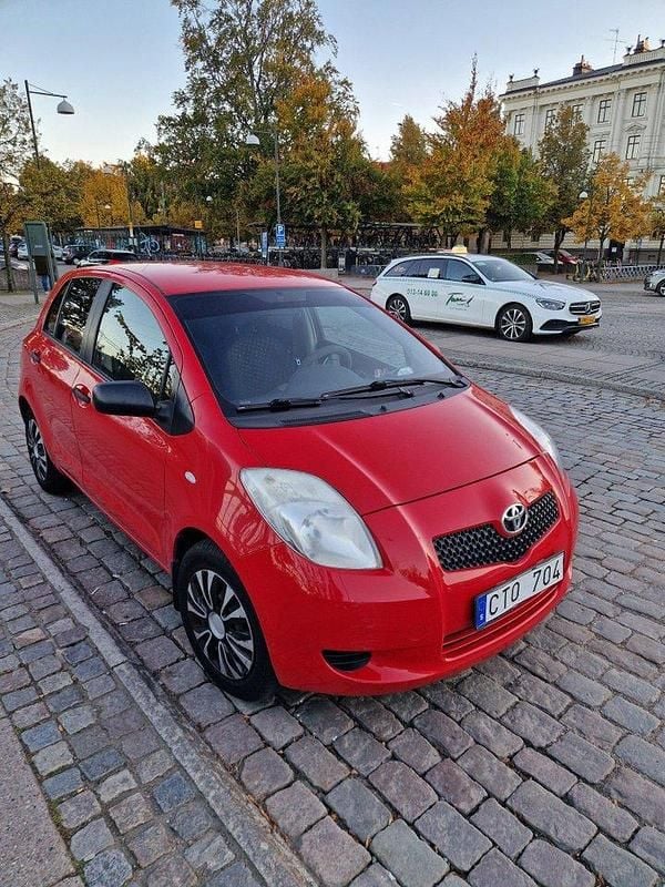 Röd Begagnad 2008 Toyota Yaris Halvkombi | 25 000 kr (Bra pris) - Bild 1/4