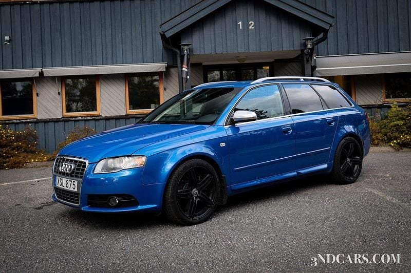 Blå Begagnad 2005 Audi S4 Kombi | 119 900 kr (Marknadspris) - Bild 1/4