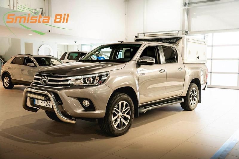 Brun Begagnad 2017 Toyota HiLux Pickup | 398 900 kr - Bild 1/3