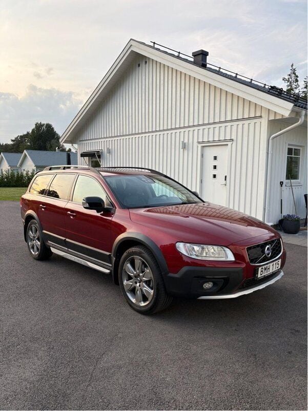 Röd Begagnad 2015 Volvo XC70 Dynamic SUV | 150 000 kr (Bra pris) - Bild 1/4