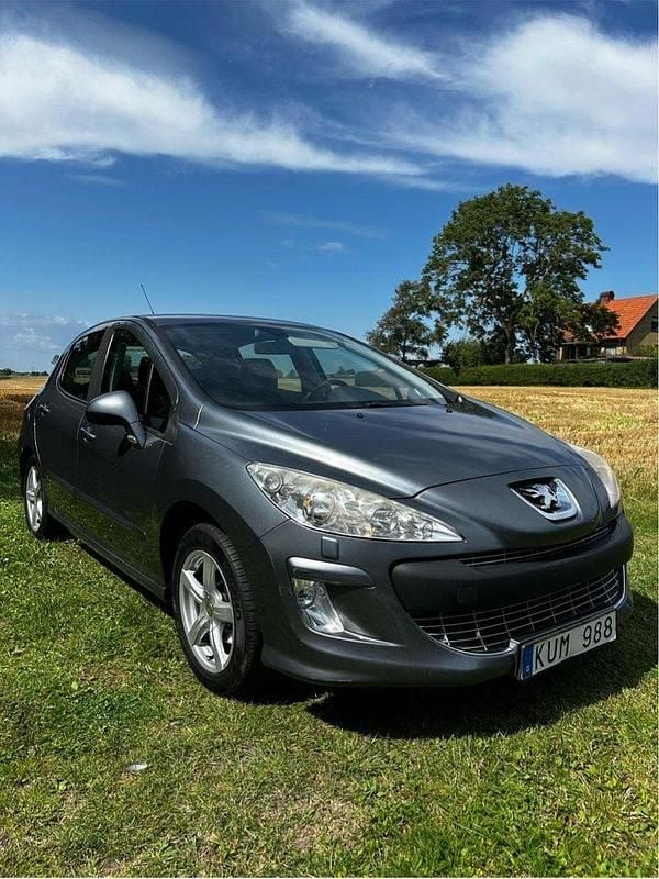 Grå Begagnad 2010 Peugeot 308 Halvkombi | 38 000 kr (Lite dyr) - Bild 1/4