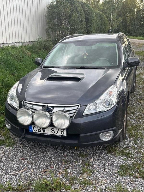 Grå Begagnad 2011 Subaru Outback SUV | 35 000 kr (Bra pris) - Bild 1/2