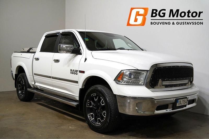 Vit Begagnad 2015 Dodge Ram Pickup | 299 600 kr (Bra pris) - Bild 1/4