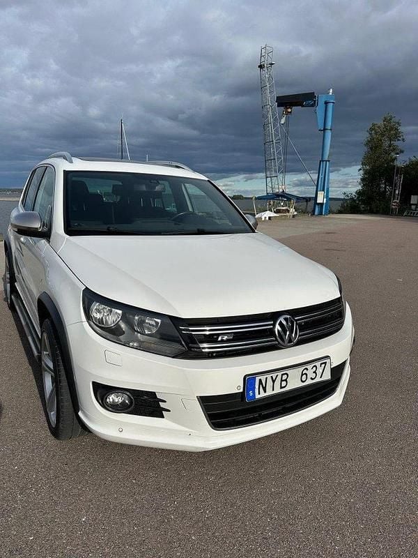 Vit Begagnad 2014 VW Tiguan Sportline SUV | 86 000 kr (Marknadspris) - Bild 1/4