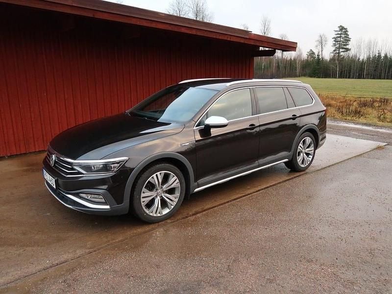 Brun Begagnad 2020 VW Passat Alltrack Kombi | 189 000 kr (Bra pris) - Bild 1/4