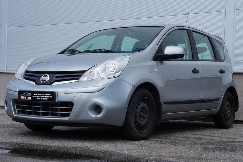Begagnad Nissan Note 89 HK (65 kW) 2010 Silver Minibuss