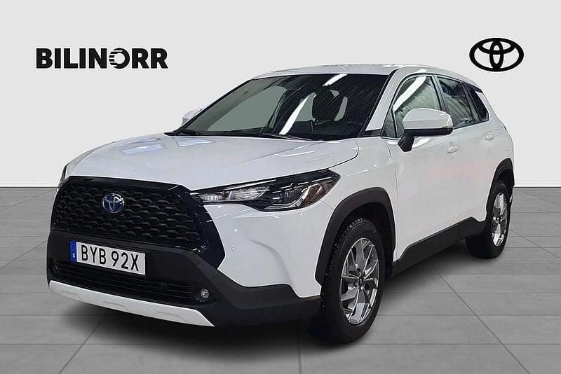 Begagnad Toyota Corolla Cross Active 197 HK (144 kW) 2024 Vit SUV