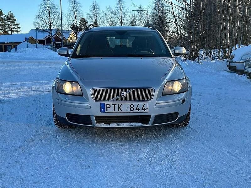 Begagnad Volvo V50 Kinetic 125 HK (91 kW) 2007 Ljusgrå Kombi