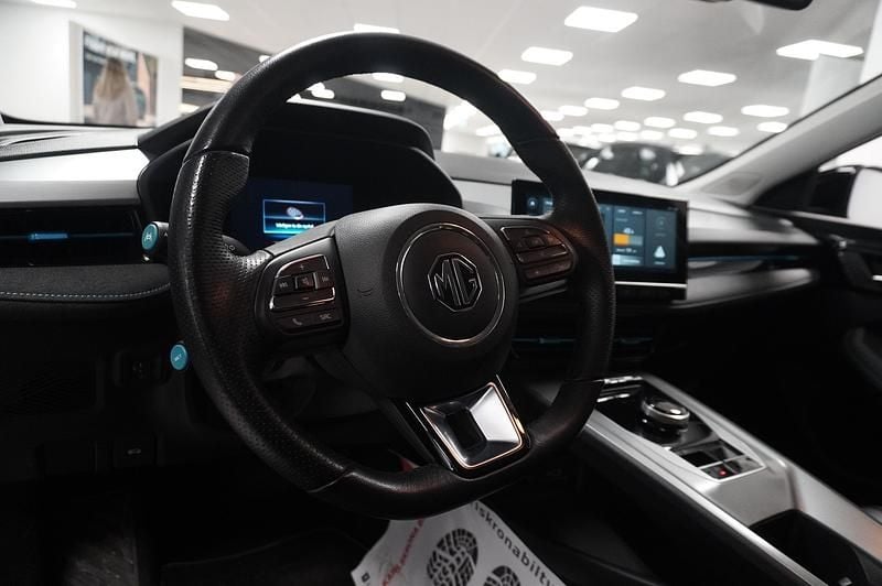Begagnad MG MG5 EV Long Range 114 kW (156 HK) 2022 Svart Kombi