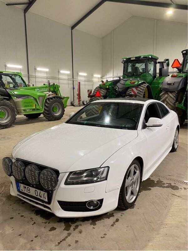 Vit Begagnad 2009 Audi A5 S-Line Sportkupé | 70 000 kr (Lite dyr) - Bild 1/4