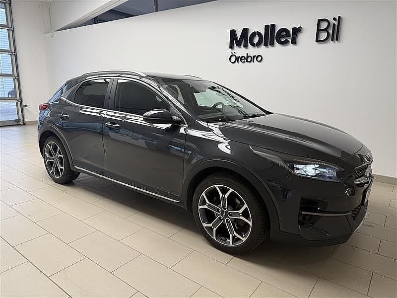 Grå Begagnad 2022 Kia XCeed SUV | 219 900 kr (Bra pris) - Bild 1/4