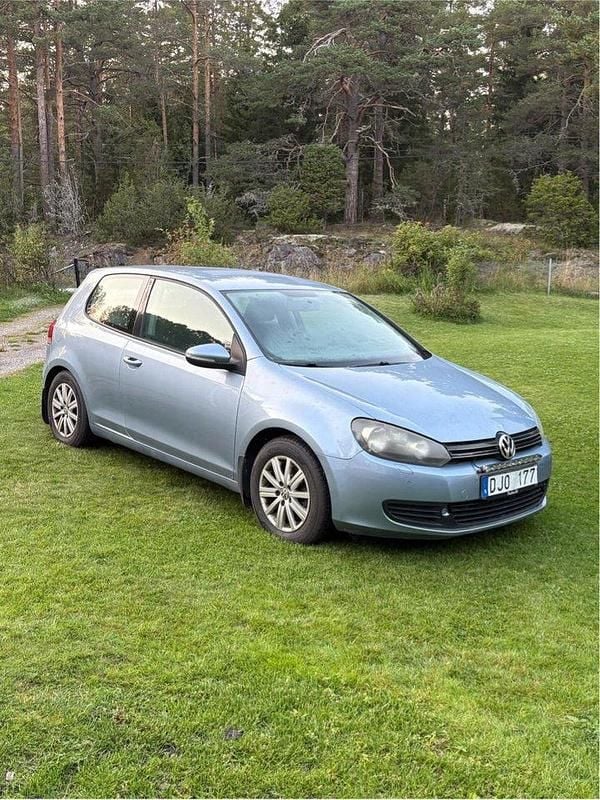 Blå Begagnad 2009 VW Golf VI Halvkombi | 38 000 kr (Bra pris) - Bild 1/3