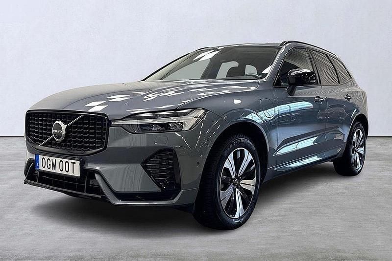 Grå Begagnad 2022 Volvo XC60 Plus SUV | 569 900 kr (Dyr) - Bild 1/4