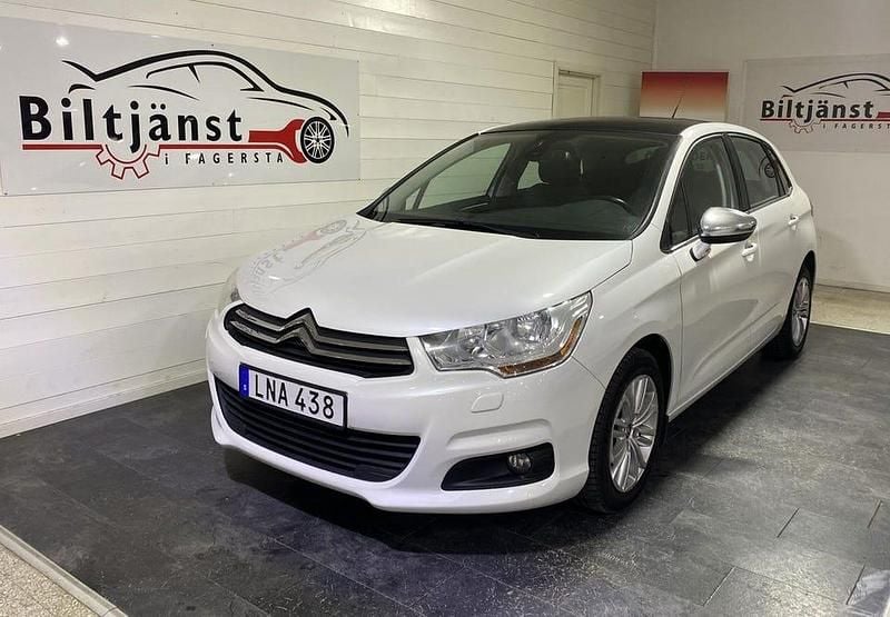 Vit Begagnad 2014 Citroën C4 Halvkombi | 54 900 kr (Marknadspris) - Bild 1/4