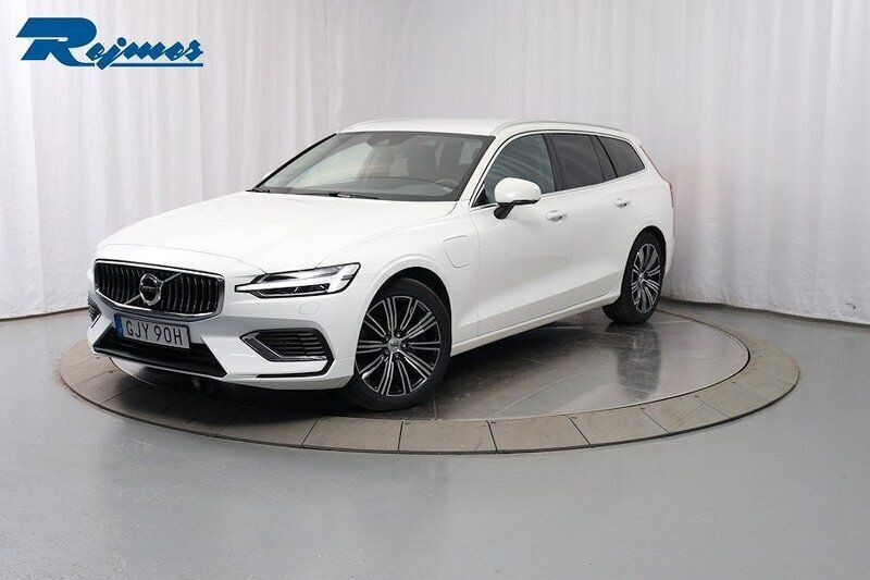 Vit (ice vit) Begagnad 2022 Volvo V60 Kombi | 299 800 kr (Bra pris) - Bild 1/4
