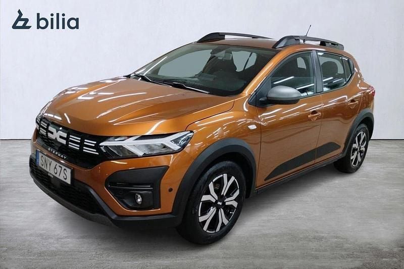 Orange Begagnad 2022 Dacia Sandero Expression Halvkombi | 174 000 kr (Marknadspris) - Bild 1/3