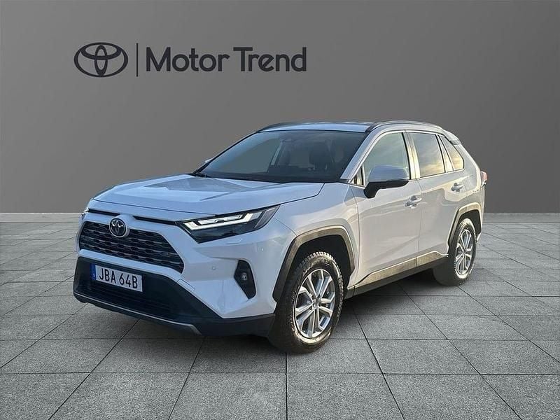 Vit Begagnad 2024 Toyota RAV4 Hybrid Executive SUV | 409 000 kr (Superpris) - Bild 1/4