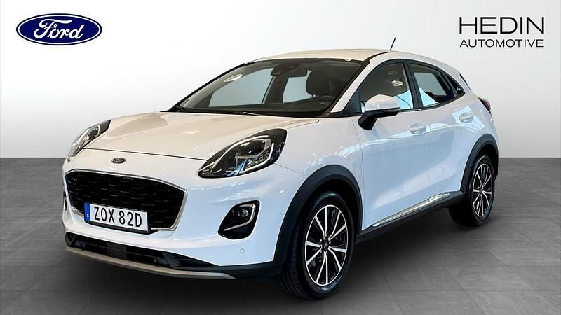 Vit (white) Begagnad 2022 Ford Puma Titanium SUV | 209 900 kr (Marknadspris) - Bild 1/4