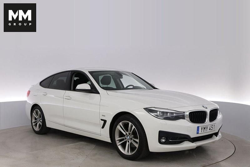 Vit Begagnad 2018 BMW 320 Gran Turismo Sport Line Halvkombi | 189 000 kr (Marknadspris) - Bild 1/4