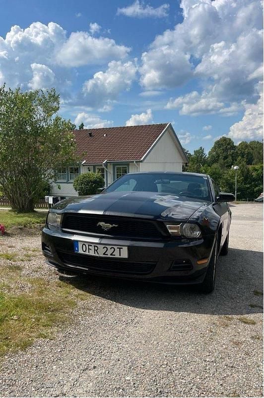 Svart Begagnad 2010 Ford Mustang Sportkupé | 127 500 kr (Bra pris) - Bild 1/4