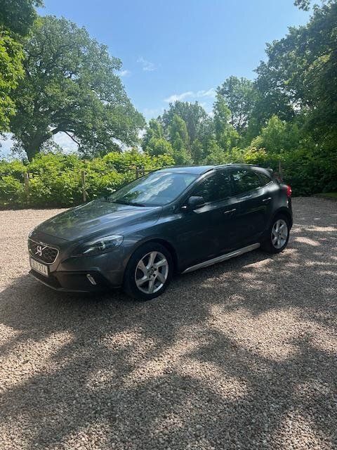 Grå Begagnad 2013 Volvo V40 CC Summum Kombi | 130 000 kr (Bra pris) - Bild 1/4