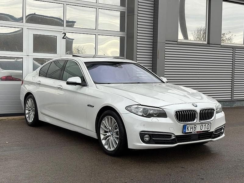 Vit Begagnad 2013 BMW 528 Luxury Line Sedan | 139 900 kr (Lite dyr) - Bild 1/4