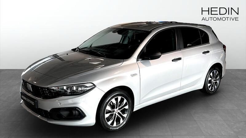 Grå Begagnad 2021 Fiat Tipo City Life Halvkombi | 129 900 kr (Marknadspris) - Bild 1/4