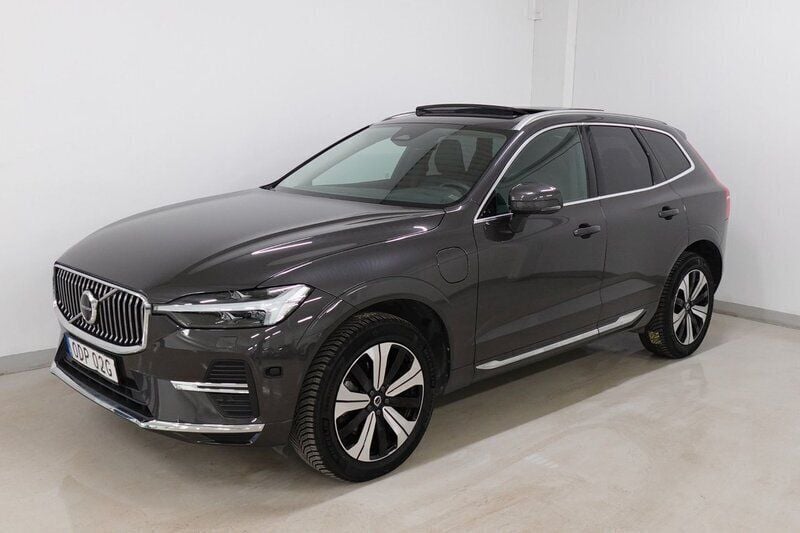 Grå Begagnad 2023 Volvo XC60 Plus SUV | 517 900 kr (Marknadspris) - Bild 1/4
