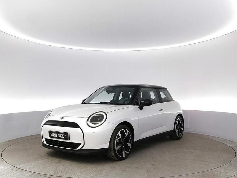 Vit Begagnad 2024 Mini Cooper Halvkombi | 354 900 kr - Bild 1/4