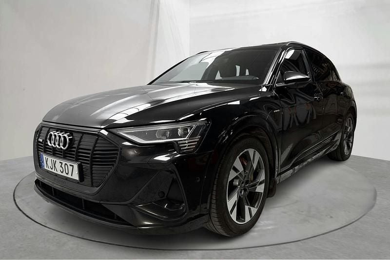 Svart Begagnad 2022 Audi e-tron Advanced SUV | 340 000 kr (Marknadspris) - Bild 1/4