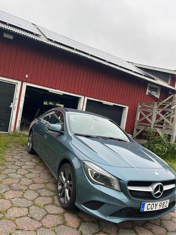 Blå Begagnad 2014 Mercedes CLA200 Sportkupé | 134 000 kr (Dyr) - Bild 1/4
