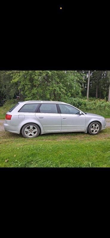 Silver Begagnad 2005 Audi A4 Kombi | 30 000 kr (Marknadspris) - Bild 1/4