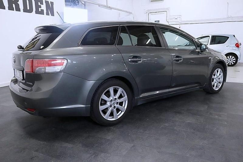 Begagnad Toyota Avensis 177 HK (130 kW) 2008 Grön Kombi