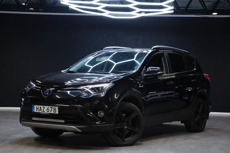 Svart Begagnad 2017 Toyota RAV4 Hybrid Executive SUV | 189 900 kr (Marknadspris) - Bild 1/4