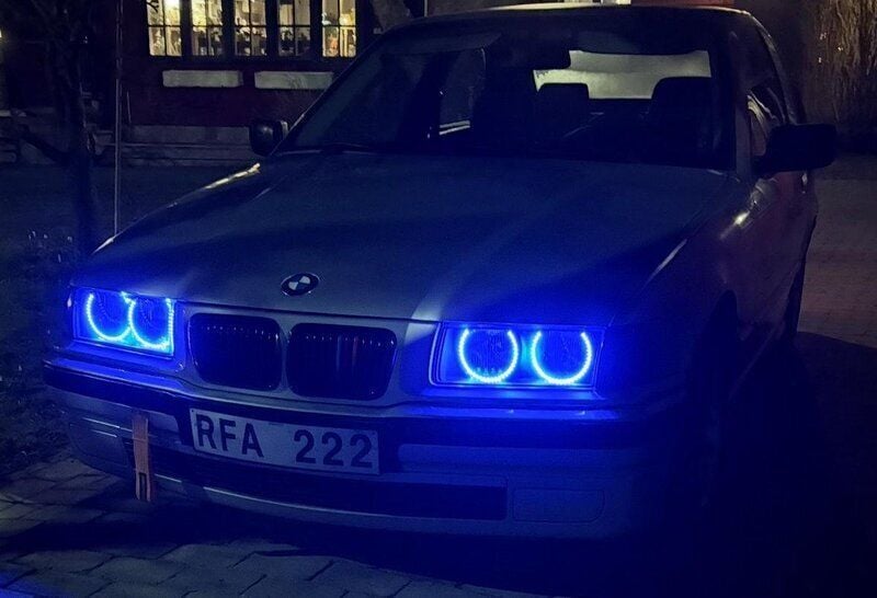 Grå Begagnad 2000 BMW 316 Compact Halvkombi | 22 500 kr - Bild 1/4