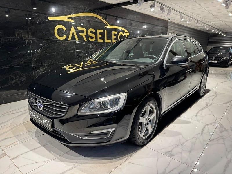Begagnad Volvo V60 Momentum 190 HK (139 kW) 2016 Svart Kombi