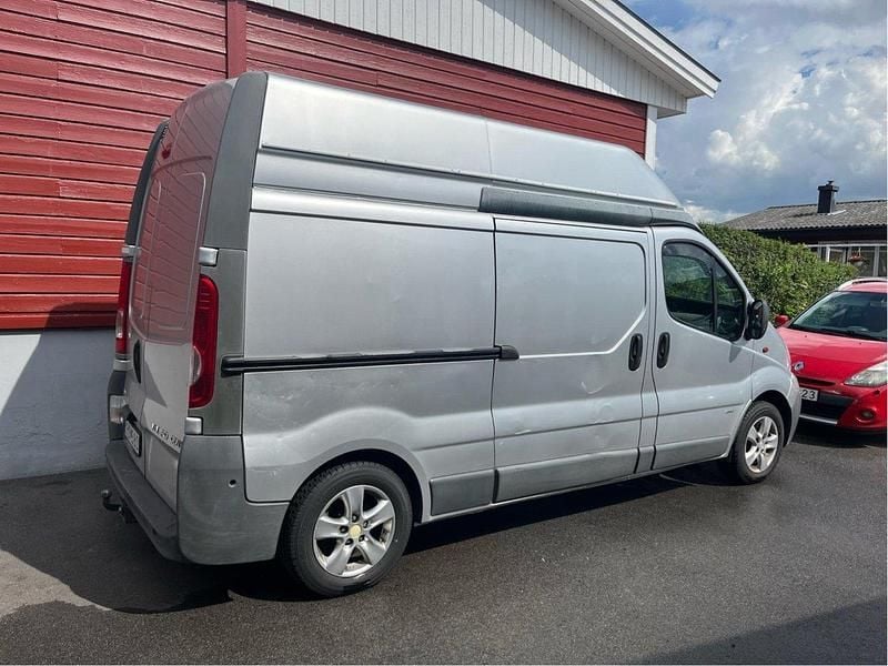 Silver Begagnad 2010 Opel Vivaro Van | 75 000 kr (Dyr) - Bild 1/4