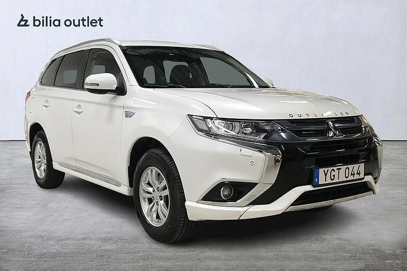 Begagnad Mitsubishi Outlander P-HEV 121 HK (88 kW) 2016 Vit SUV