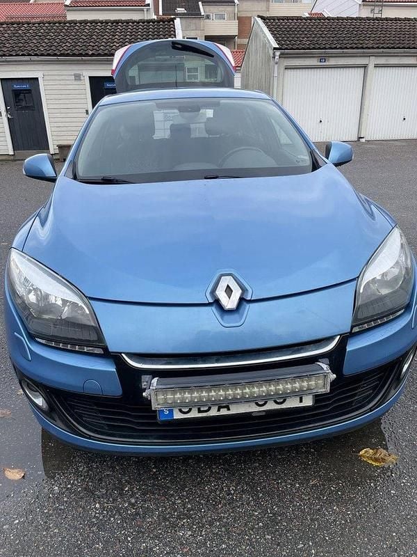 Blå Begagnad 2013 Renault Mégane III Halvkombi | 43 000 kr (Marknadspris) - Bild 1/4