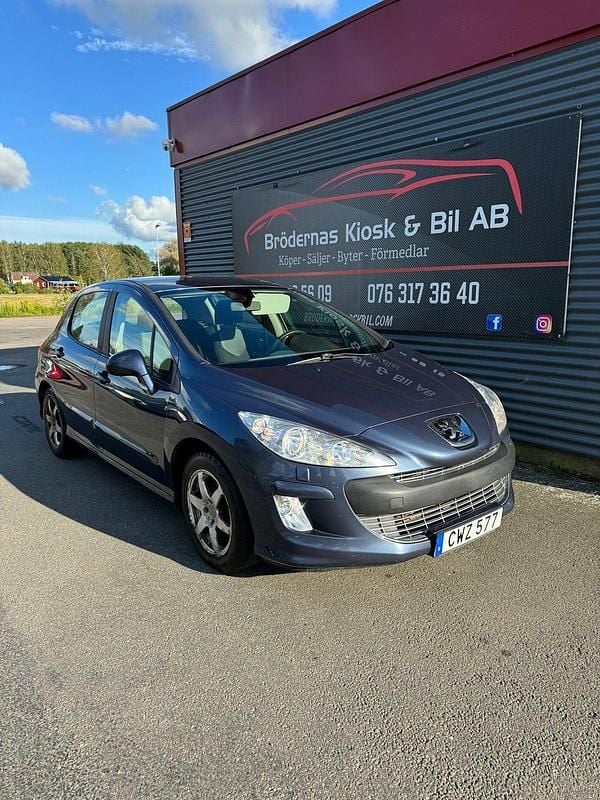 Mörkblå Begagnad 2008 Peugeot 308 Halvkombi | 27 900 kr (Marknadspris) - Bild 1/4