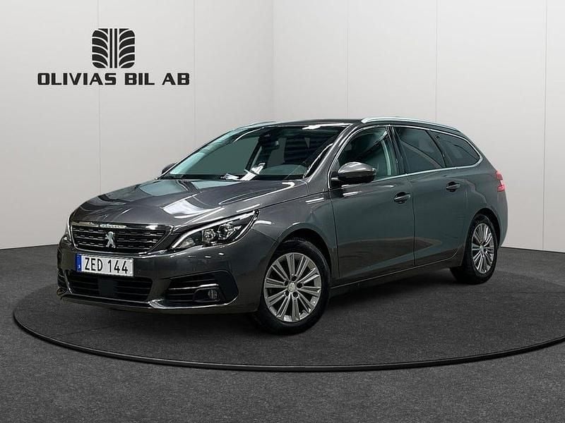 Grå Begagnad 2018 Peugeot 308 SW Allure Kombi | 94 400 kr (Marknadspris) - Bild 1/4