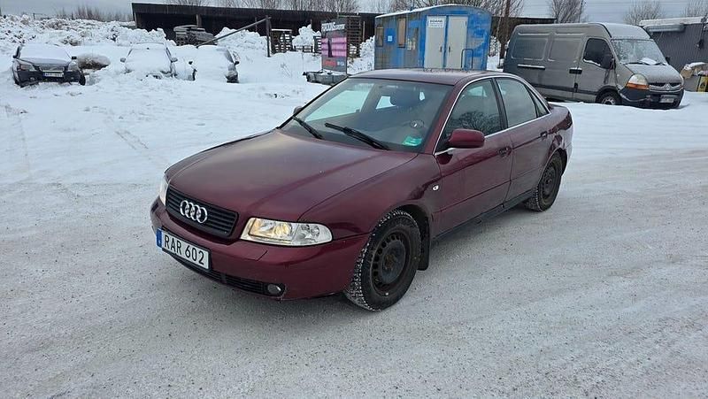 Begagnad Audi A4 150 HK (110 kW) 2000 Röd