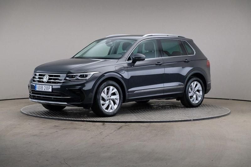 Grå (urano grey) Begagnad 2021 VW Tiguan Elegance SUV | 315 000 kr (Marknadspris) - Bild 1/4