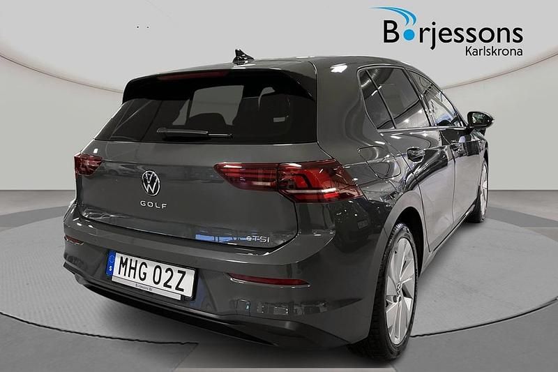 Begagnad VW Golf VIII Life 151 HK (111 kW) 2024 Grå Halvkombi