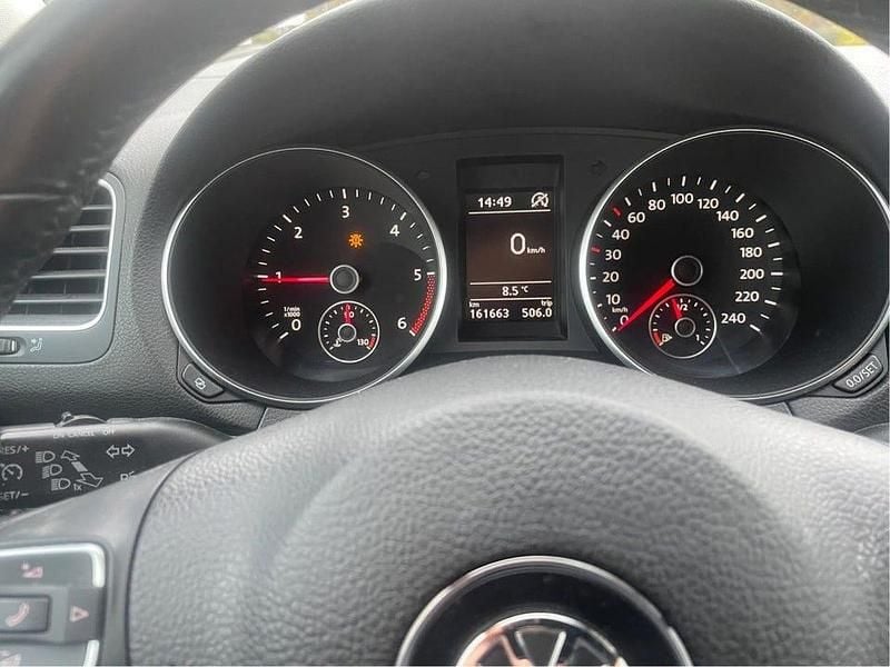 Begagnad VW Golf VI 105 HK (77 kW) 2011 Silver Halvkombi