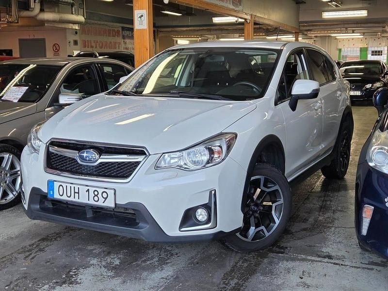 Vit Begagnad 2016 Subaru XV SUV | 69 999 kr (Marknadspris) - Bild 1/4