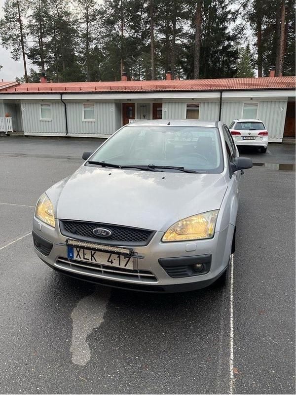 Begagnad 2006 Ford Focus Halvkombi | 25 000 kr (Bra pris) - Bild 1/4