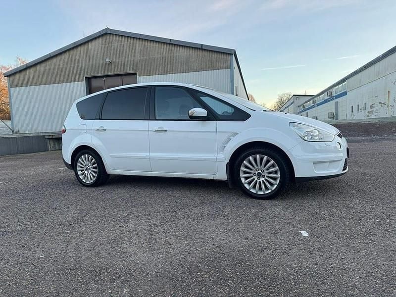 Vit Begagnad 2010 Ford S-MAX S Minibuss | 64 900 kr (Bra pris) - Bild 1/4