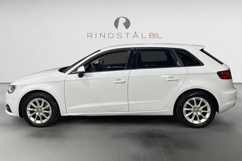 Begagnad Audi A3 Attraction 110 HK (80 kW) 2015 Vit